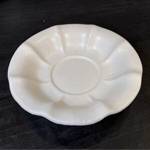 VTG McCoy Pottery USA Wash Basin Lotus Bowl Scalloped Edge Ivory White 7.75” EUC